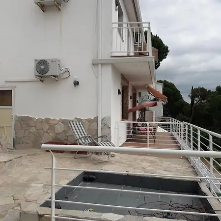 Villa 3 Bedroom Villa, Great Pool, Great View In Serra Brava Lloret de Mar